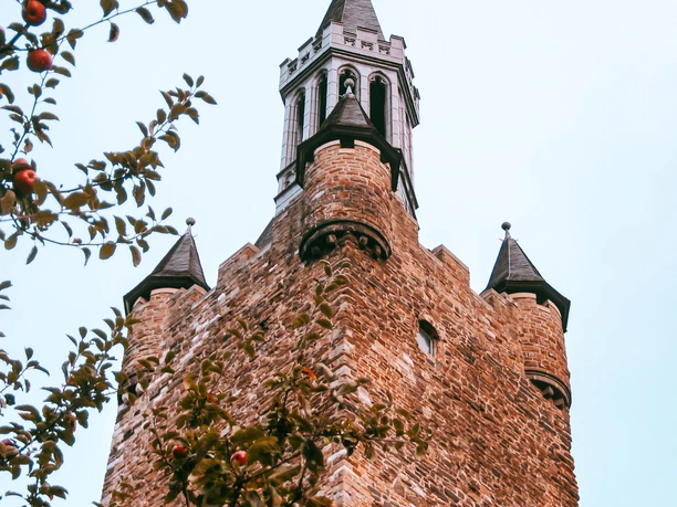 Granusturm Nahaufnahme Mittelalterliches Bauwerk aus Naturstein.