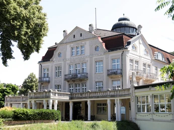 019HR - Bad Salzschlirf - Badehof.JPG