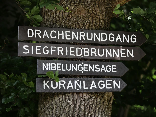 012HR - Grasellenbach - Wegezeichen.JPG