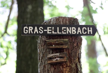 015HR - Grasellenbach - Wegezeichen.JPG