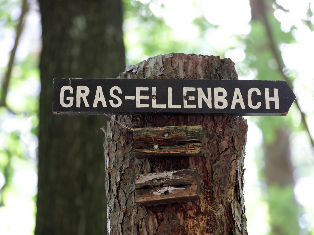 015HR - Grasellenbach - Wegezeichen.JPG