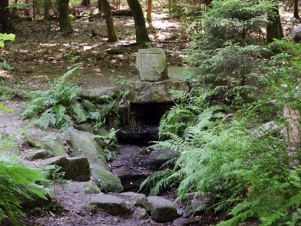 024HR - Grasellenbach - Siegfriedbrunnen.JPG