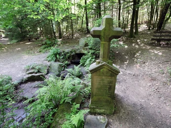 029HR - Grasellenbach - Siegfriedbrunnen.JPG