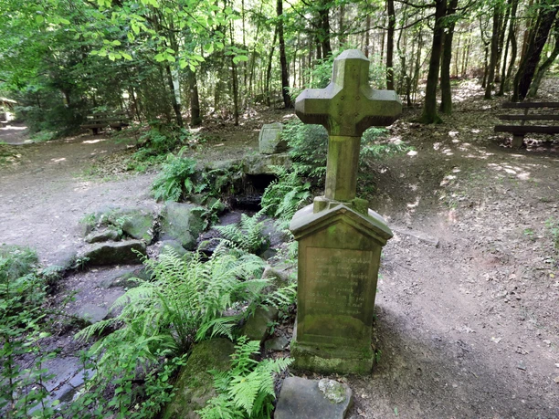 029HR - Grasellenbach - Siegfriedbrunnen.JPG