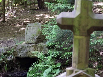 034HR - Grasellenbach - Siegfriedbrunnen.JPG