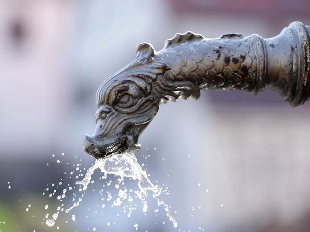 039HR - Lindenfels - Rathaus Brunnen.JPG