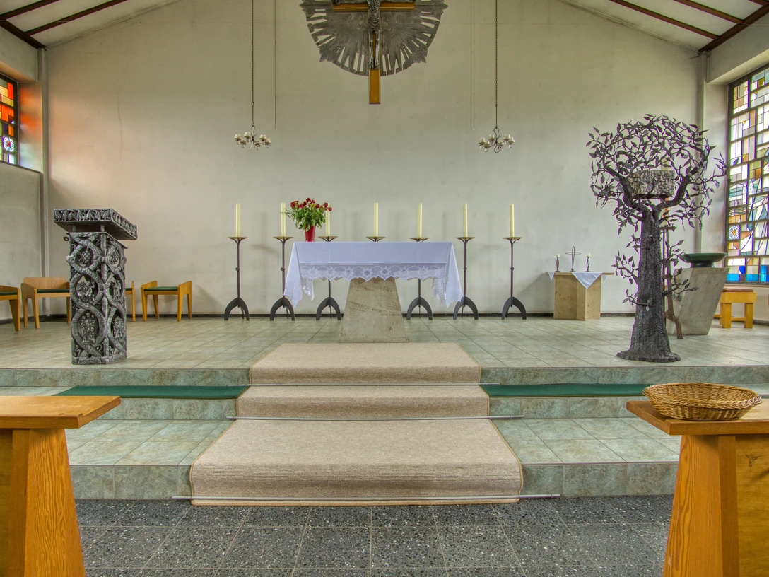 Kath. Kirche altar.jpeg