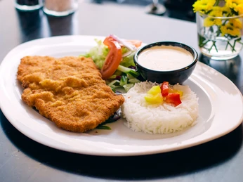 Schnitzel im Restaurant Amadeus