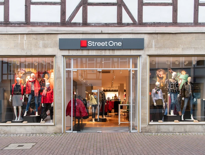 Schaufenster der Street One Filiale in Wolfenbüttel