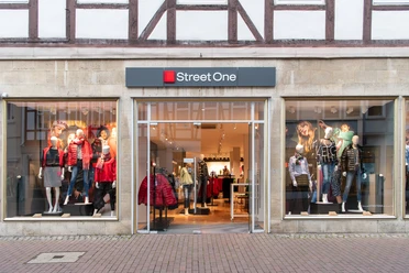 Street One-1.jpg Schaufenster der Street One Filiale in Wolfenbüttel