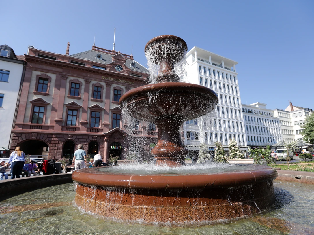 Brunnen vor dem Kurhaus Bad Homburg - Kurhaus Brunnen