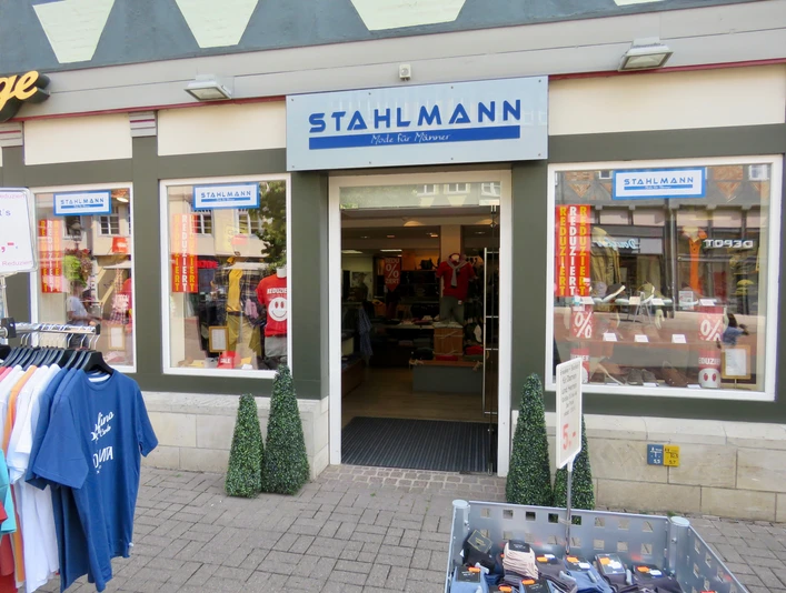 Stahlmann-Eingang.jpg Schaufenster von Stahlmann