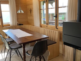 Lichtdurchfluteter Essbereich