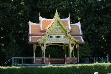 053HR - Bad Homburg - Kurpark Thai Sala an der Quelle.JPG