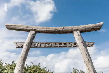 Otto Leege Pfad auf Juist - Otto Leege Tor.jpg Otto Leege Pfad auf Juist - Otto Leege Tor