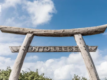 Otto Leege Pfad auf Juist - Otto Leege Tor.jpg Otto Leege Pfad auf Juist - Otto Leege Tor