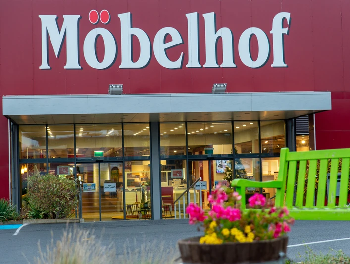 Möbelhof-2.jpg Eingang Möbelhof