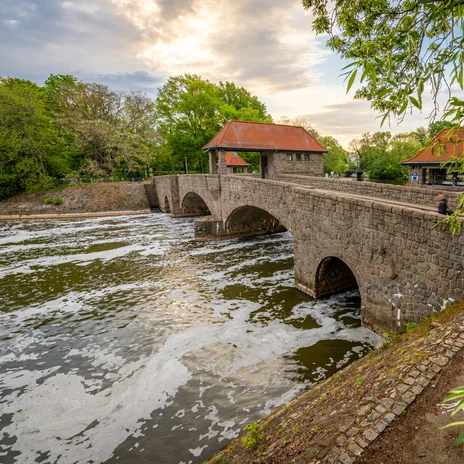 Barrage de l’Elster du parc Palmengarten de Leipzig – les espaces verts de Leipzig Vue sur le barrage de l’Elster qui enjambe l’Elster blanche, culture industrielle, ville de l’eau