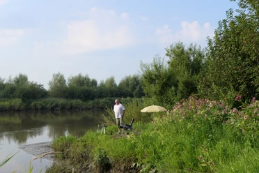 Angler_am_See_Hemmoor_Heidestrandbad