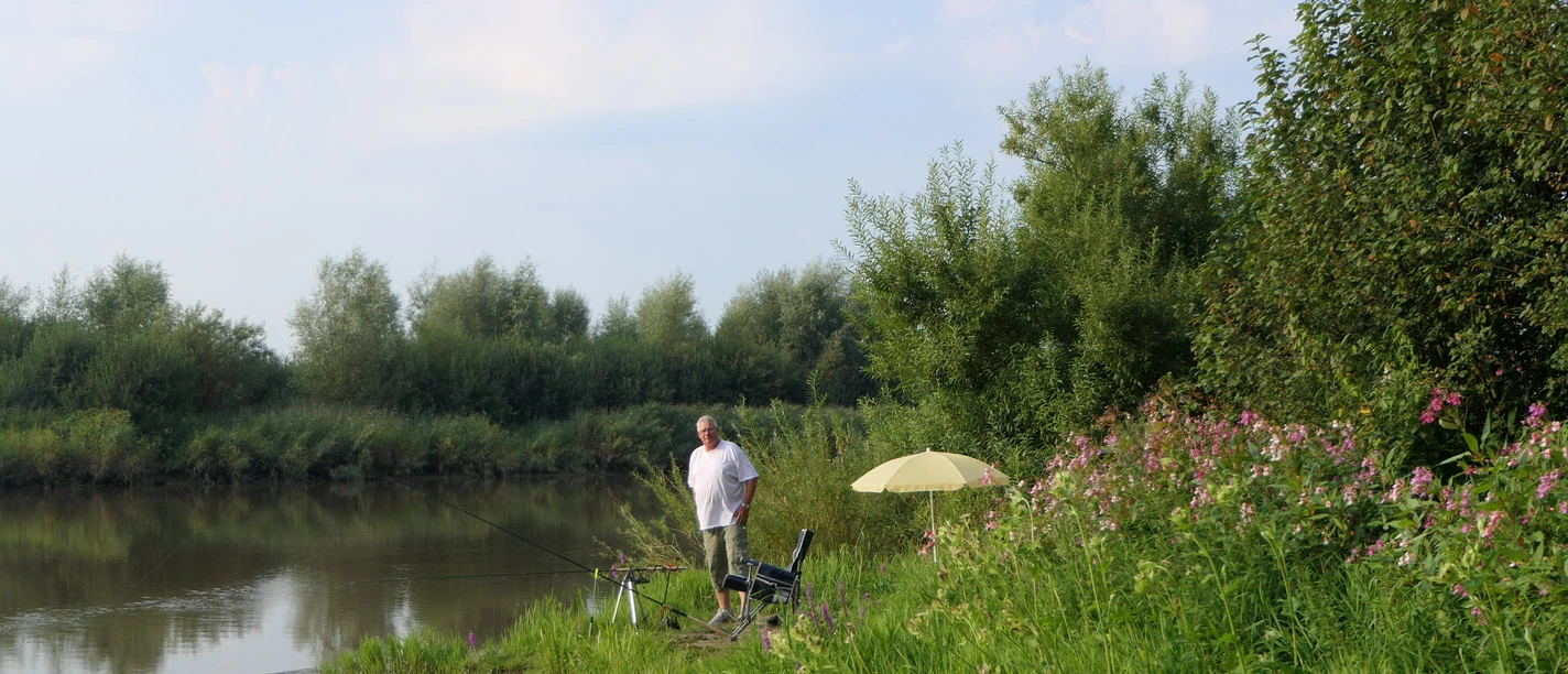 Angler_am_See_Hemmoor_Heidestrandbad