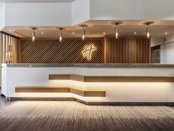 Front Desk des Holiday Inn Düsseldorf-Neuss