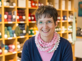 190828_Wollrausch-1.jpg Portraits der Inhaberin Christine Musch