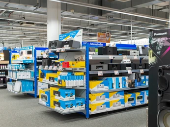 Expert-1.jpg Regale mit Radios