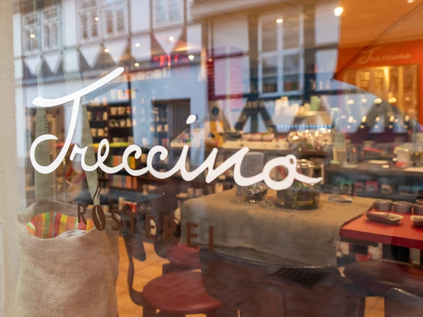 Schaufenster mit Treccino-Schriftzug