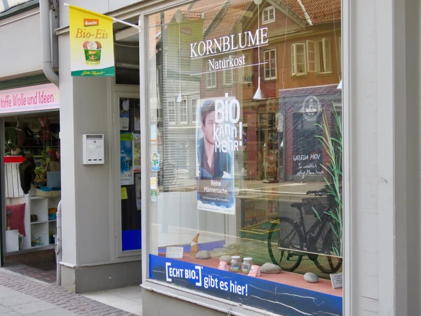 Kornblume.jpg Schaufenster der Kornblume