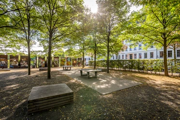 Lene-Voigt-Park, Tischtennisplatten