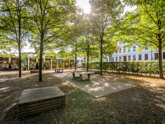 Lene-Voigt-Park, Tischtennisplatten