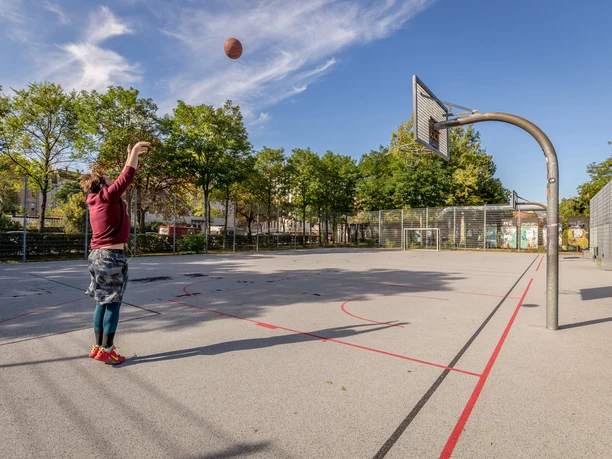Park Lene Voigt, basketbalové hřiště
