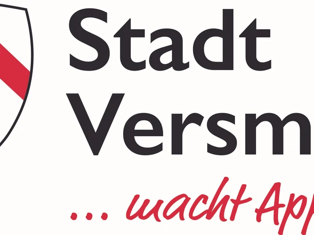 4c.jpg Wappen der Stadt Versmold mit rotem Symbol, begleitet von dem Slogan: "macht Appetit!" in Rot.