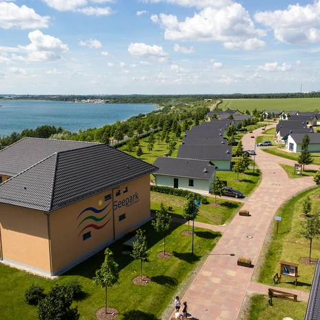 Resort Seepark Auenhain nabízí rekreační domy a byty.