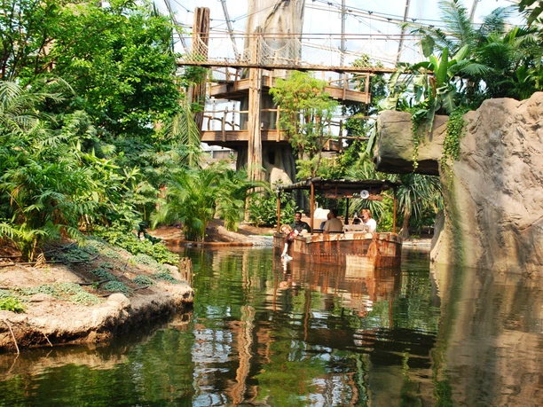 Výlet lodí Gondwanaland po řece Gawanil