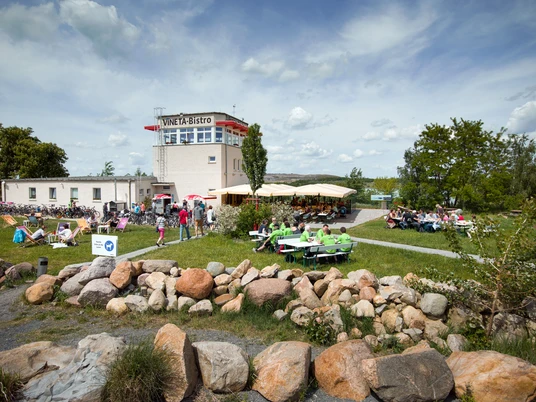 VINETA am Störmthaler See 05_2016 Foto Tom Schulze tel. 0049-172-7997706 mail post@tom-schulze.com web www.tom-schulze.com VINETA am Störmthaler See 05_2016 Foto Tom Schulze tel. 0049-172-7997706 mail post@tom-schulze.com web www.tom-schulze.com