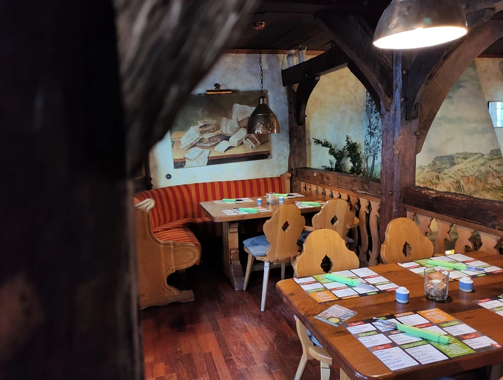 Sitzplätze Alt Heidelberg Blick auf eingedeckte Sitzplätze im Alt Heidelberg