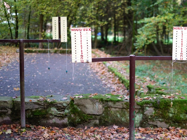 Boule Platz im Kurpark, es sind die Zählkarten in der Mitte zu sehen