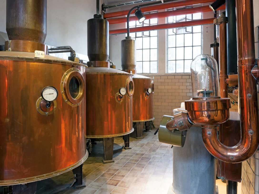 Uerdingen mit historischer Brennerei