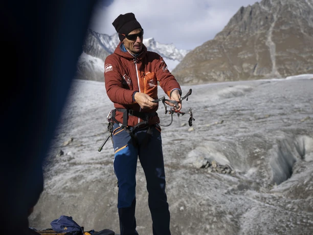 Gletschertour auf dem Grossen Aletschgletscher in der Aletsch Arena