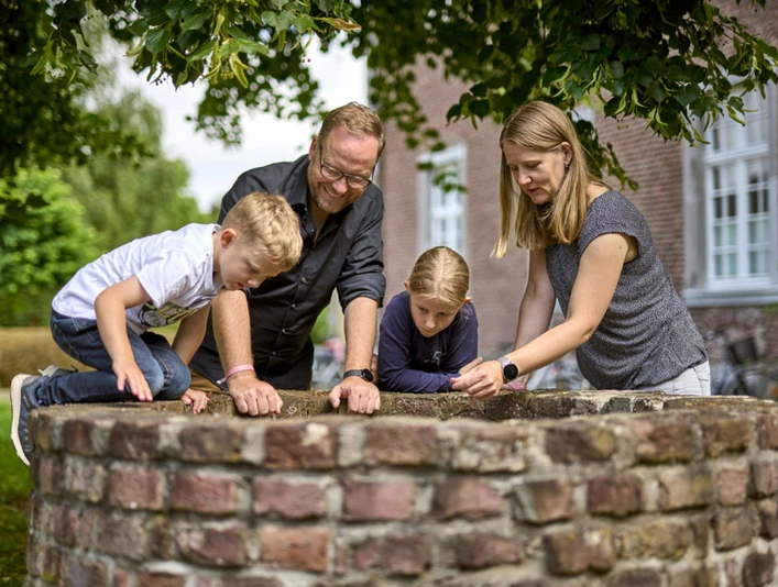 Familie am Kloster Saarn