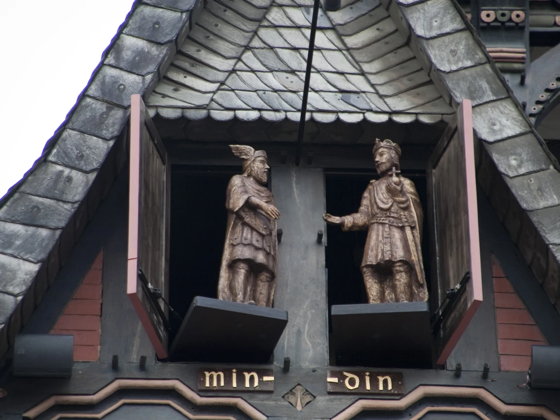 Das Bild zeigt das Figurenspiel "min und din"