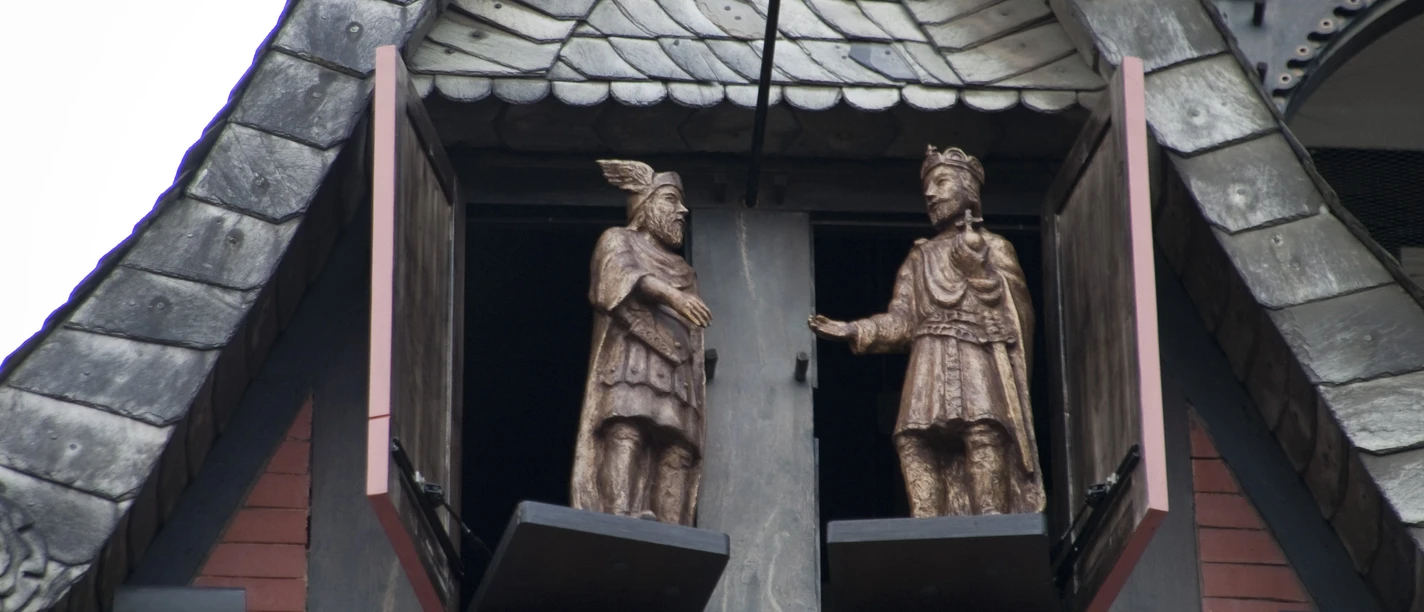 Figurenspiel "min + din" Das Bild zeigt das Figurenspiel "min und din"