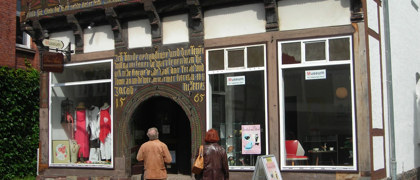 museum_huettescheshaus_hausansicht.jpg Exterior view of the half-timbered house in which the museum is housed in the Hüttesches Haus