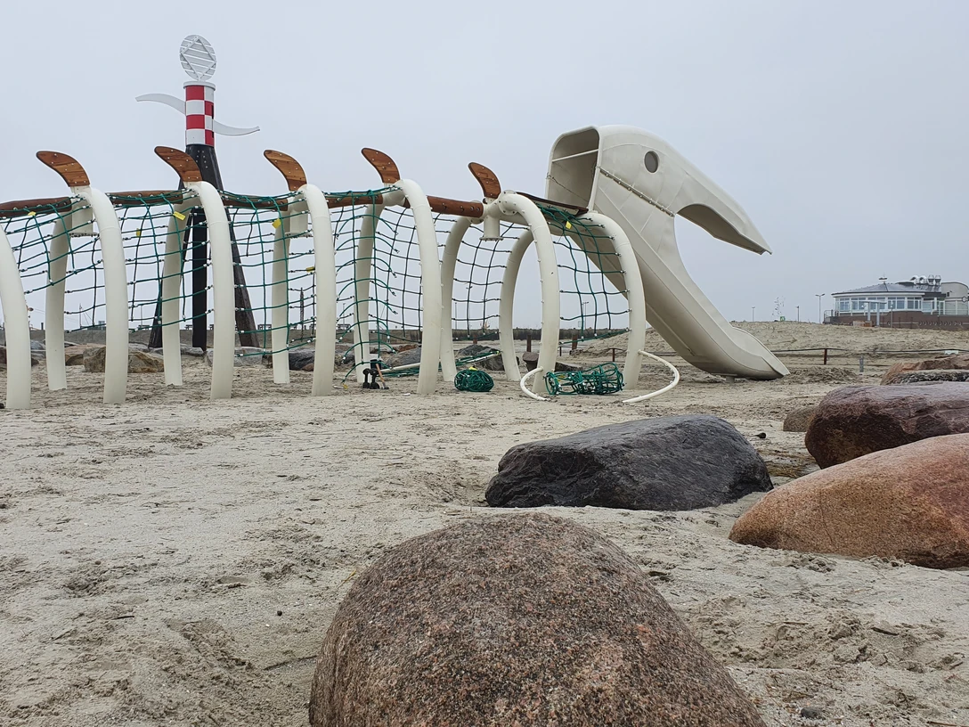 Wasserspielplatz am Strand Neßmersiel