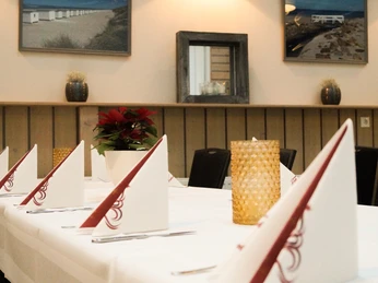 Dörplinger Krog: gedeckte Tafel Tischdeko_DörplingerKrog