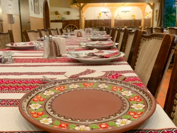 Hutorok Innenbereich Tisch_Hutorok