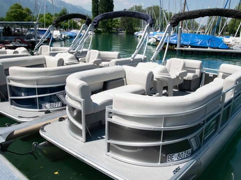 tauschegg-bootsvermietung-thun-gwatt-ponton-boot.jpg