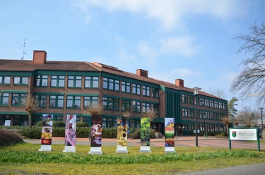 Rathaus mit Glasstelen in Schloß Holte-Stukenbrock Rathaus mit Glasstelen in Schloß Holte-Stukenbrock