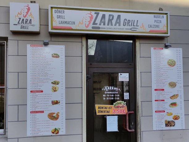 Zara Grill Eingangstür zum Zara Grill mit der Menükarte links und rechts